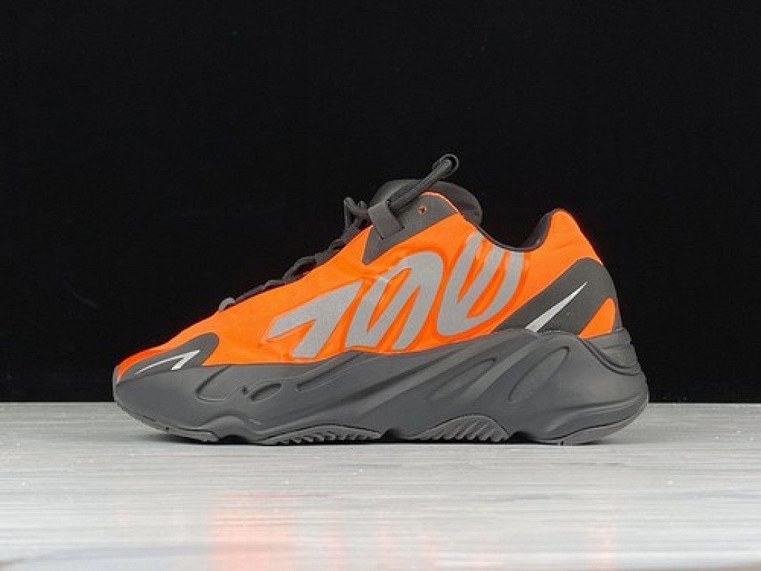 Adidas Adidas YEEZY BOOST 700 ORANGE/CORE BLACK · FV3258, photo 1