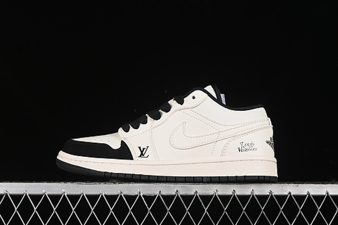 Jordan [WG8850-006]-[AIR JORDAN 1 LOW L*V OFF WHITE/BLACK]-[WOMAN:36-39]-[MAN:40-45], photo 1