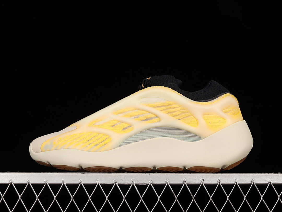 Adidas [HP5425]-[YEEZY 700 V3 MONO SAFFLOWER/MONO SAFFLOWER]-[WOMAN:36-39]-[MAN:40-48], photo 1