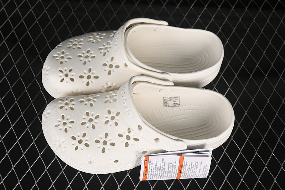 Crocs [CROCS CLASSIC SIMPLE CASUAL BEACH HOLE SLIPPERS SANDALS WHITE]-[WOMAN:34-40] - Image 7