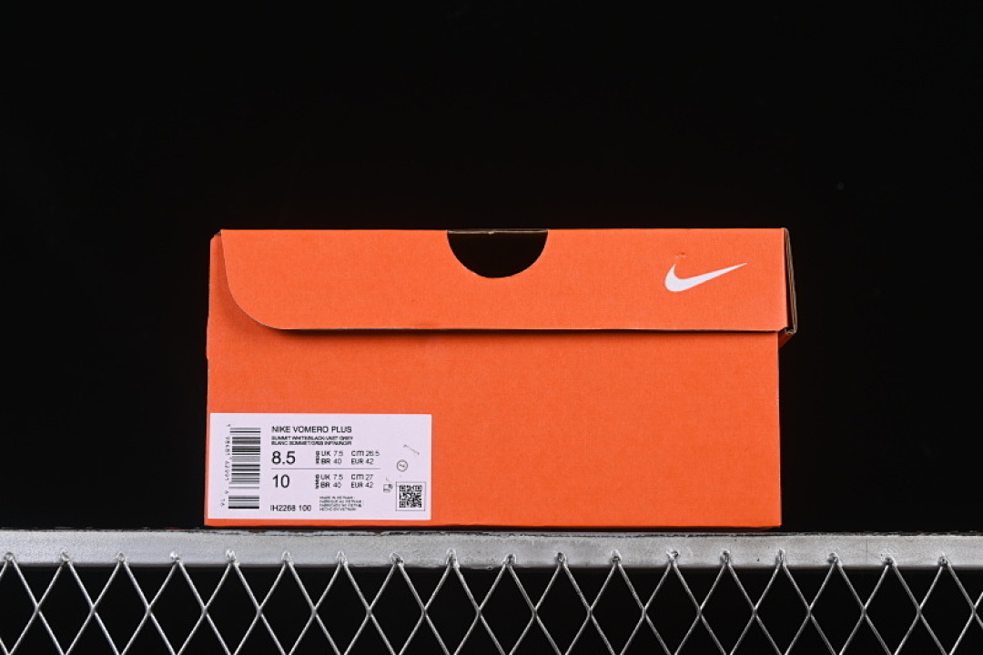 Nike [IH2268-100]-[VOMERO PLUS SUMMIT WHITE/VAST GREY/SAIL/BLACK]-[WOMAN:39]-[MAN:40-45] - Image 12