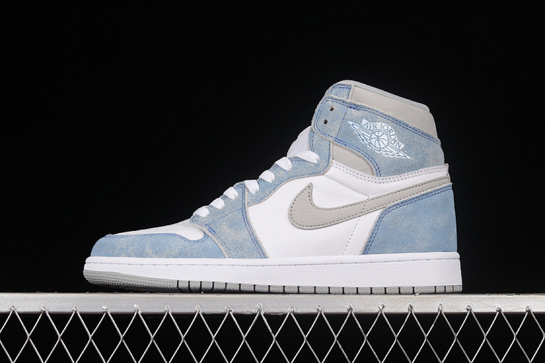 Jordan AIR Jordan 1 RETRO HIGH OG HYPER ROYAL/LIGHT SMOKE GREY/WHITE · 555088-402, photo 1
