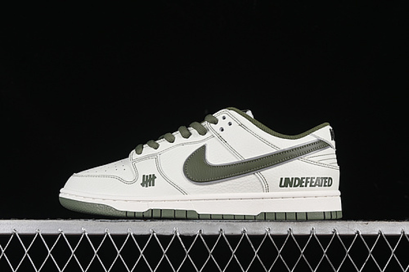 Undefeated Nike SB DUNK LOW X UNDEFEATED WHITE/GREEN · UN1697-633, photo 1
