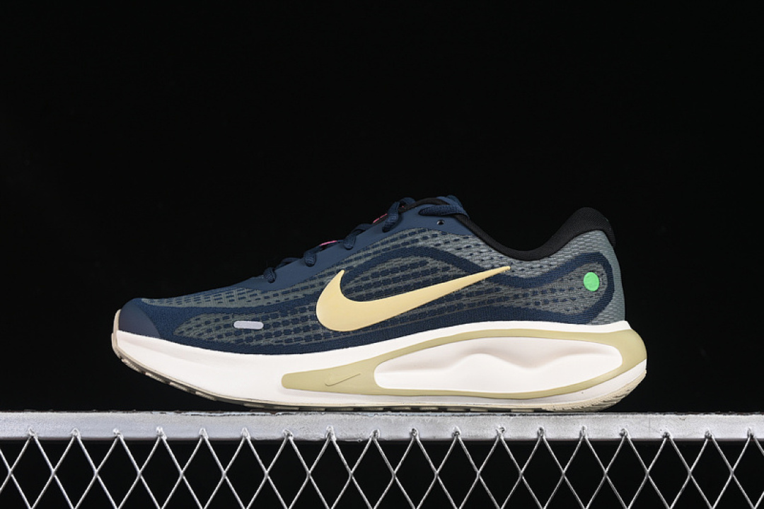 JOURNEY RUN 2024 ARMORY NAVY/GREEN STRIKE/PALE IVORY/DESERT KHAKI · FN0228-403, photo 1