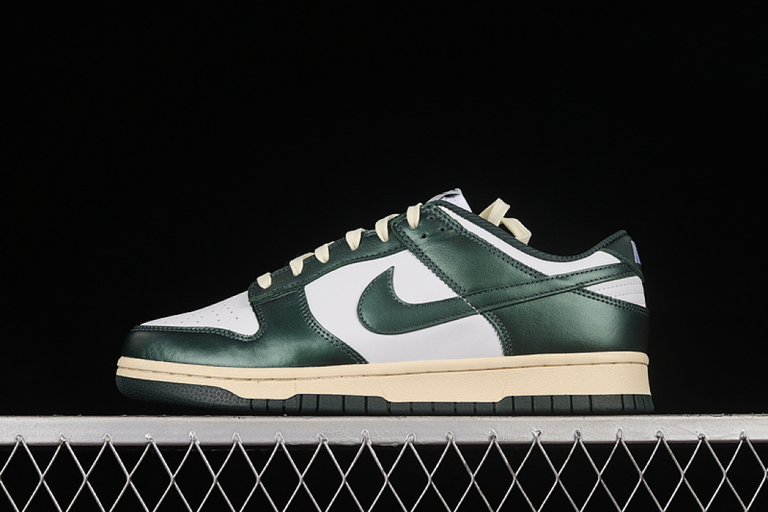 Nike DUNK LOW VINTAGE GREEN WHITE/PRO GREEN/COCONUT MILK · DQ8580-100, photo 1