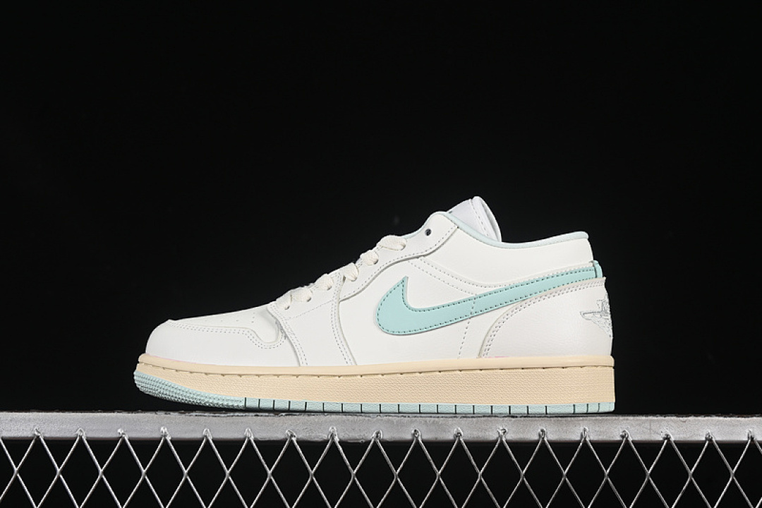 Jordan AIR Jordan 1 LOW SAIL/IGLOO · DC0774-134, photo 1