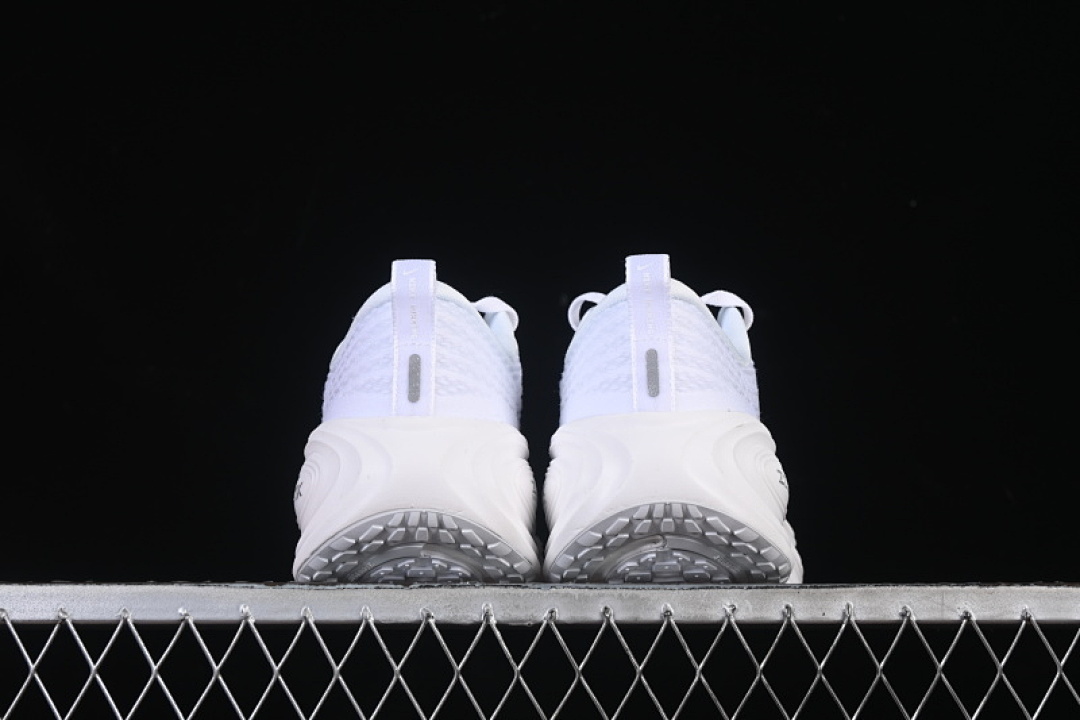 Nike [HV8150-102]-[VOMERO PLUS WHITE/METALLIC SILVER/LIGHT SMOKE GREY]-[WOMAN:36-39]-[MAN:40-45] - Image 14