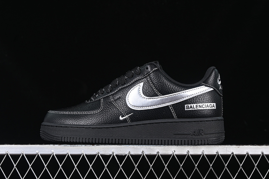 Nike Nike AIR FORCE 1 07 LOW SILVER/BLACK · CW2288-111, photo 1