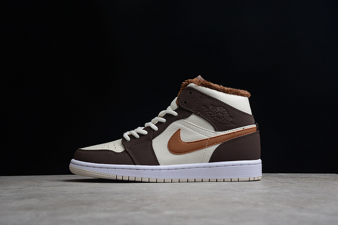 Jordan AIR Jordan 1 MID CREAM WHITE/DARK CHOCOLATE/BROWN · DO6699-200, photo 1