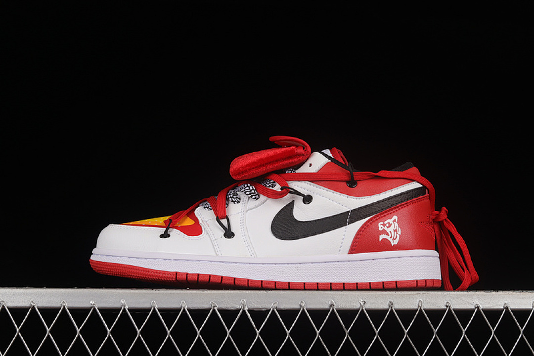 Jordan [553558-118]-[AIR JORDAN 1 LOW WHITE/BLACK/RED]-[WOMAN:36-39]-[MAN:40-46], photo 1