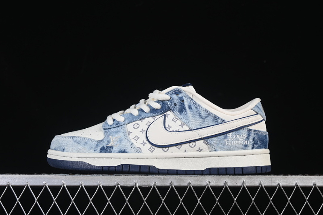 Nike DUNK LOW CASUAL SNEAKERS SKY BLUE/WHITE/KLEIN BLUE · YF9511-903, photo 1