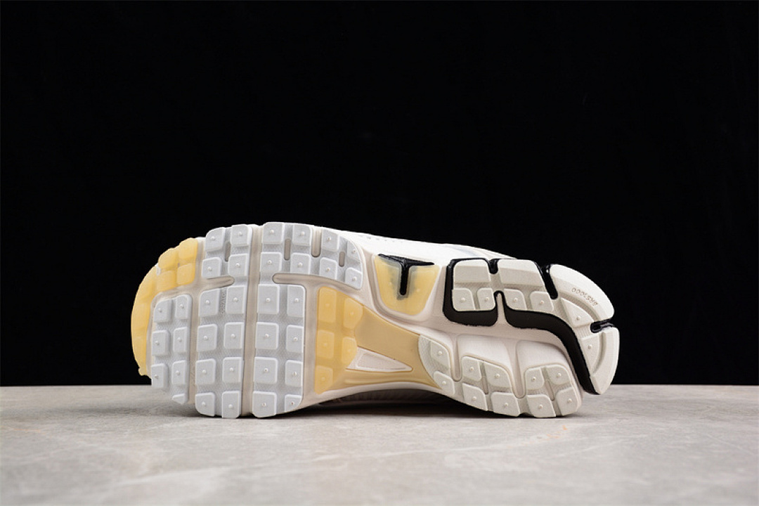 Nike [FN7469-110]-[ZOOM VOMERO 5 SP WHITE/GREY/BLACK]-[WOMAN:36-39]-[MAN:40-45] - Image 14