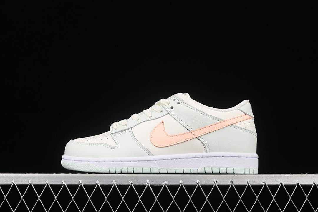 Unbranded [DD1503-104]-[WMNS DUNK LOW 'BARELY GREEN'SAIL/CRIMSON TINT/BARELY GREEN/WHITE]-[WOMAN:36-39], photo 1
