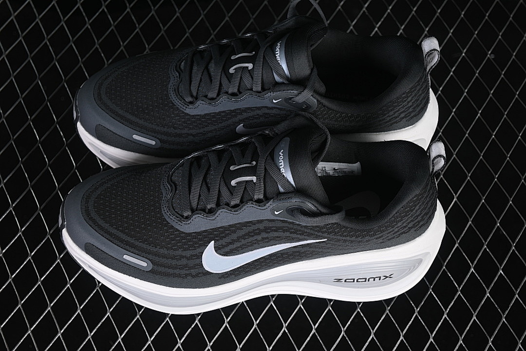 Nike [HV8150-008]-[VOMERO PLUS ANTHRACITE/SUMMIT WHITE/WOLF GREY]-[WOMAN:35.5-39]-[MAN:40-46] - Image 11