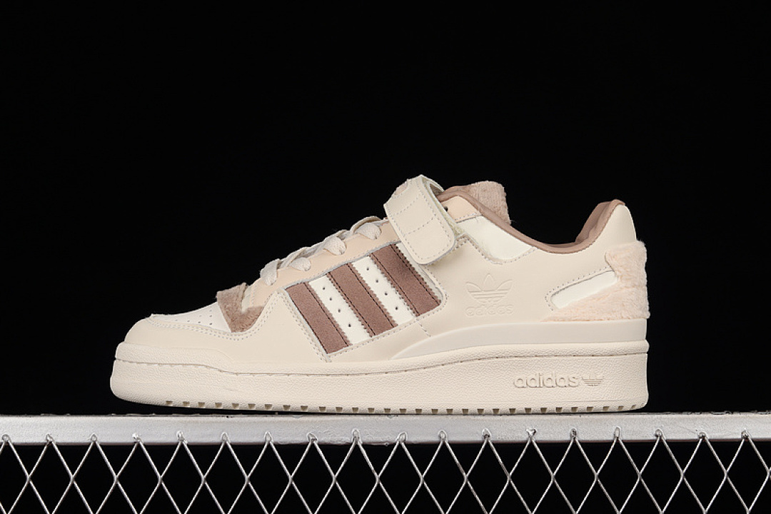 FORUM LOW FLEECE CLOUD WHITE/CLOUD WHITE/BROWN · GY4126, photo 1