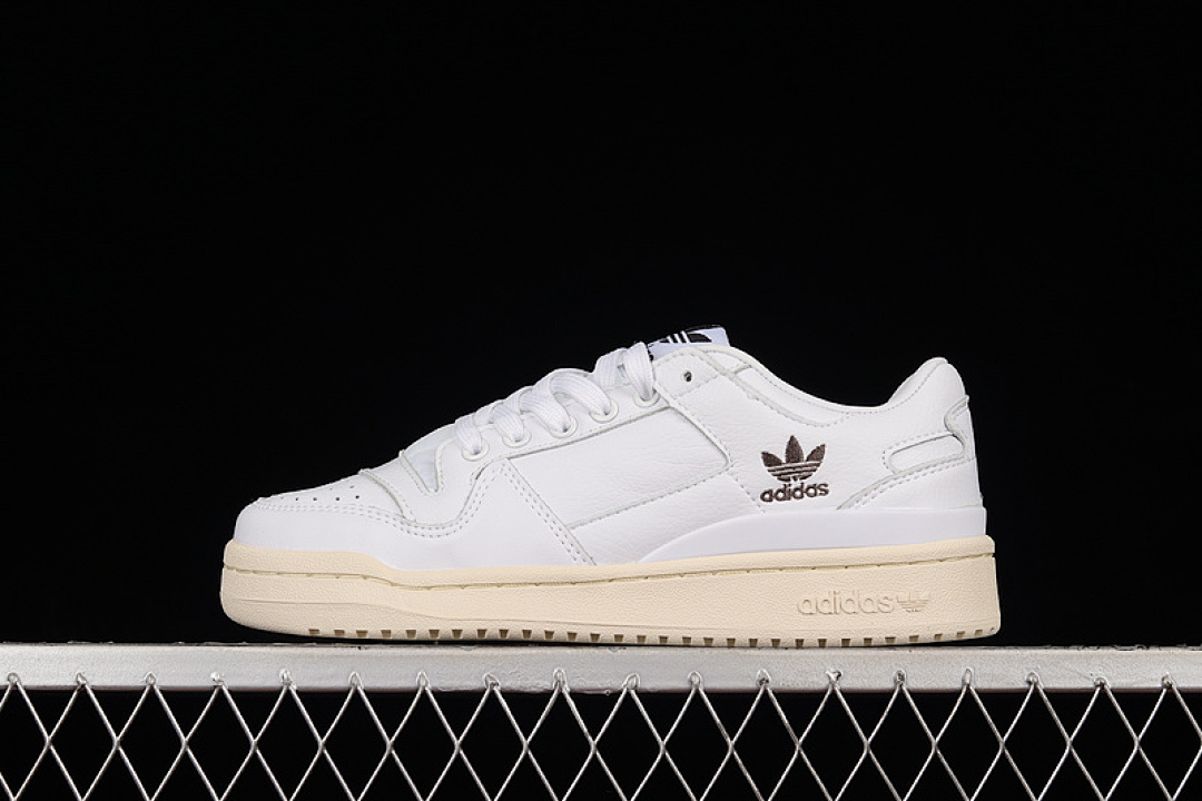 FORUM 84 LOW ADV SHOES 3 R1 CLOUD WHITE/CLOUD WHITE/SHADOW OLIVE · GW3180, photo 1