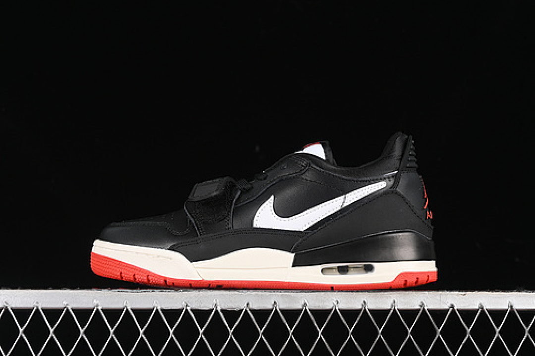 Jordan [HJ9029-010]-[AIR JORDAN LEGACY 312 LOW BLACK/SAIL/UNIVERSITY RED]-[WOMAN:36-39]-[MAN:40-46], photo 1