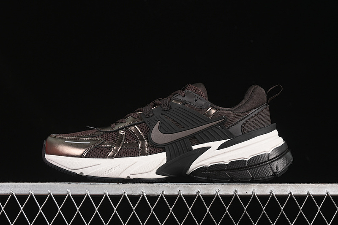 V2K RUN BROWN/BLACK/SILVER · HJ4497-200, photo 1