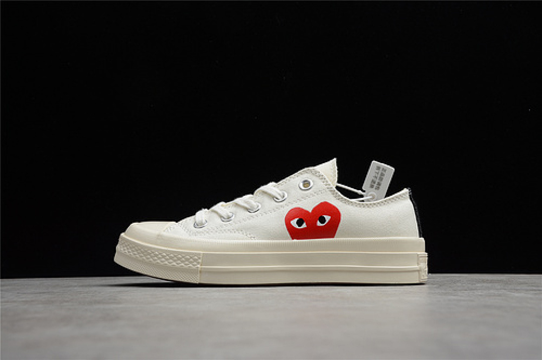 Comme des Garcons Comme des Garcons [150207C]-[COMME DES GARÇONS X CHUCK TAYLOR ALL-STAR LOW 70S OX PLAY MILK/WHITE/RED], photo 1