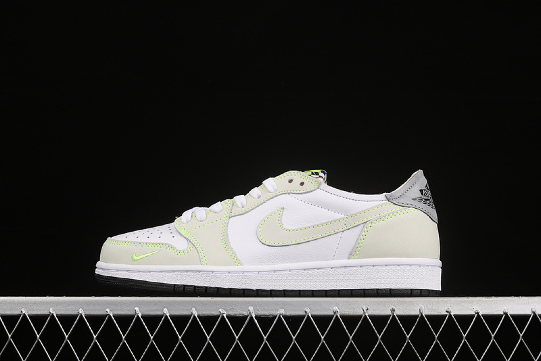 Jordan AIR Jordan 1 LOW OG WHITE/GHOST GREEN/BLACK · DM7837-103, photo 1