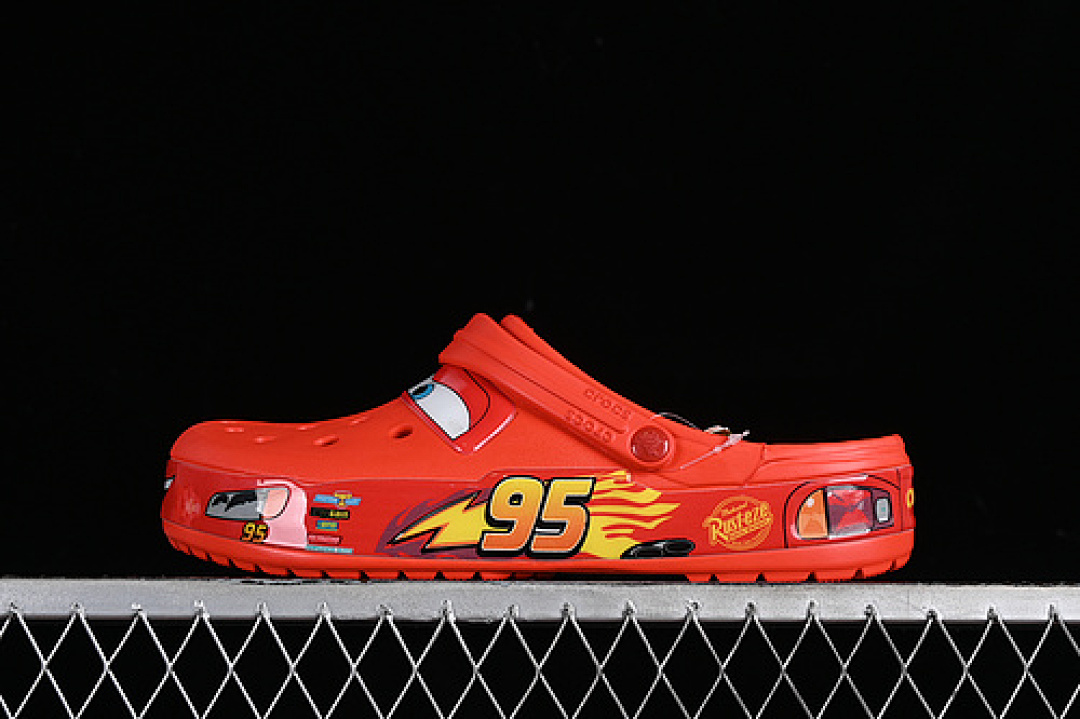 Crocs [CARS X CROCS CLASSICCLOG LIGHTNING MCQUEEN RED/ORANGE]-[WOMAN:36-39]-[MAN:40-44] - Image 3
