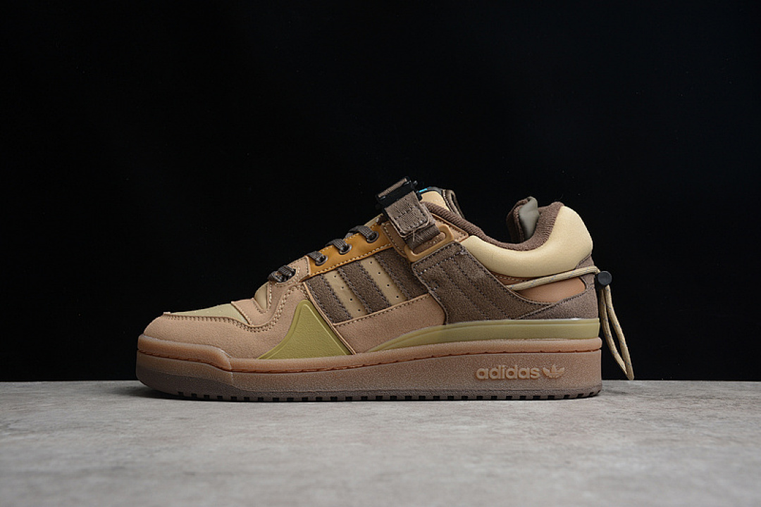 Buckle BAD BUNNY X FORUM BUCKLE LOW THE FIRST CAFE CARDBOARD/SUPPLIER COLOUR/MESA · GW0264, photo 1