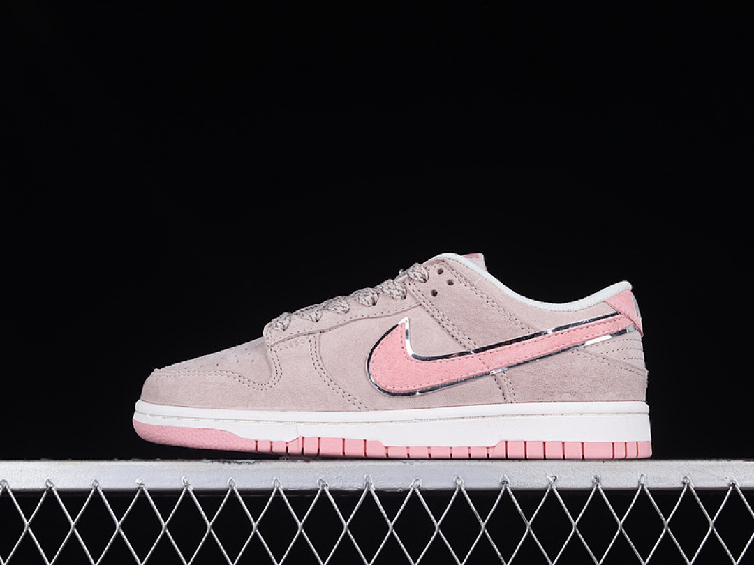 Unbranded [ST1391-208]-[OTOMO KATSUHIRO SB DUNK LOW STEAMBOY OST LIGHT SOFT PINK/WHITE/MEDIUM (PINK]), photo 1