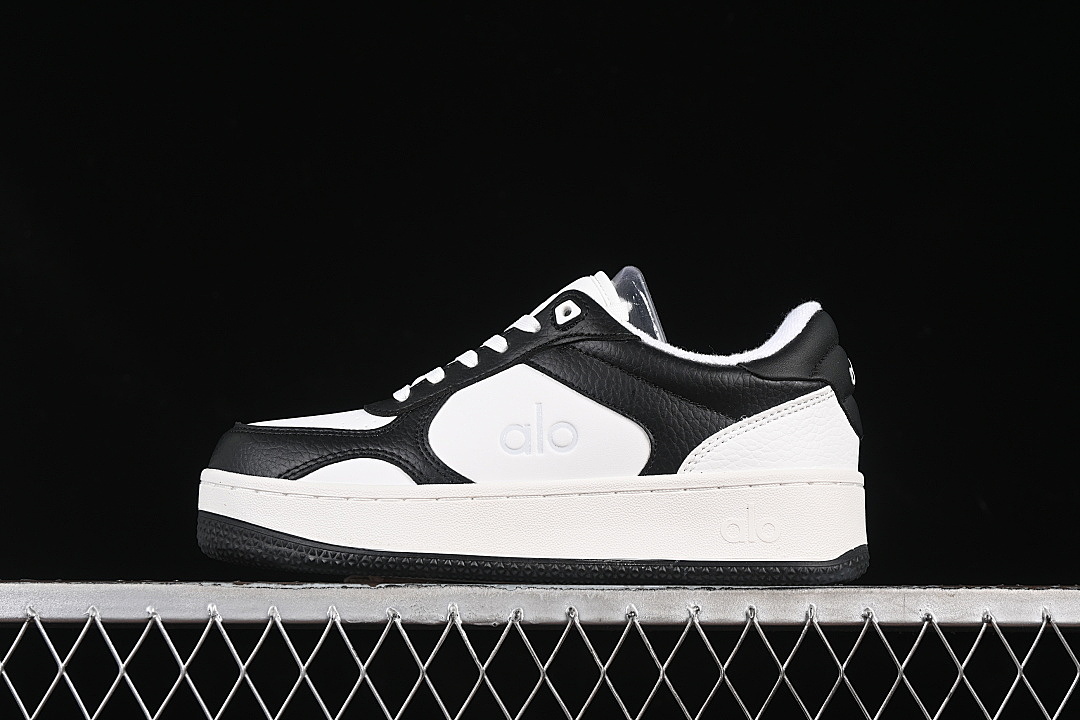 Unbranded [CASUAL SNEAKERS WORN BY CELEBRITIES BLACK/PURE WHITE]-[WOMAN:35.5-39]-[MAN:40-45], photo 1