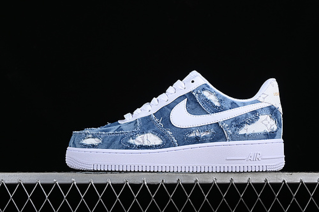 Nike Nike AIR FORCE 1 07 LOW WHITE/BLUE · CW2288-111, photo 1