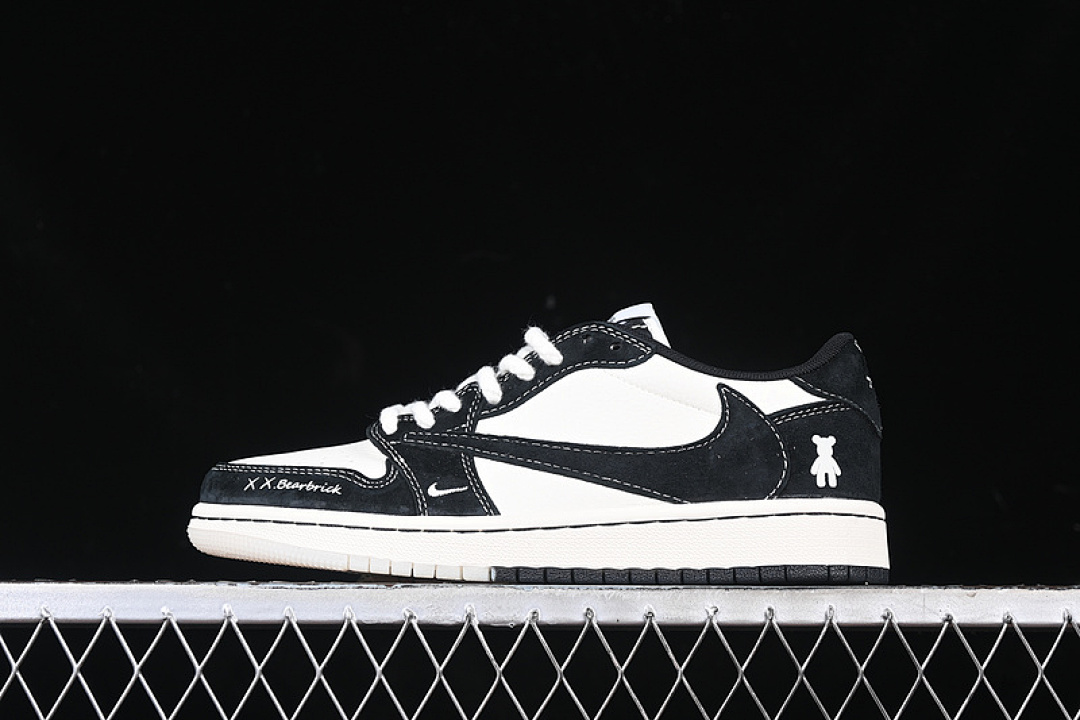 Jordan TRAVIS SCOTT X FRAGMENT DESIGN AIR Jordan 1 LOW OG SP WHITE/BLACK · SJ2086-138, photo 1