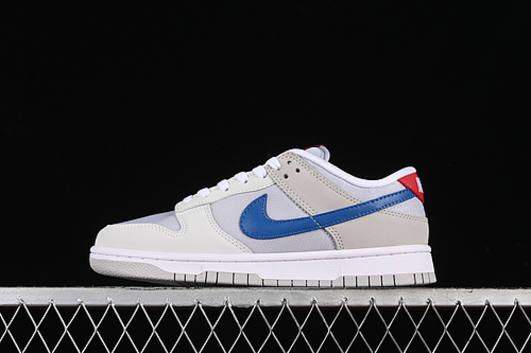 Unbranded [HF0391-001]-[DUNK LOW SB SILVER SURFER METALLIC SILVER/NEUTRAL GREY/FLAT SILVER/AEGEAN STORM], photo 1
