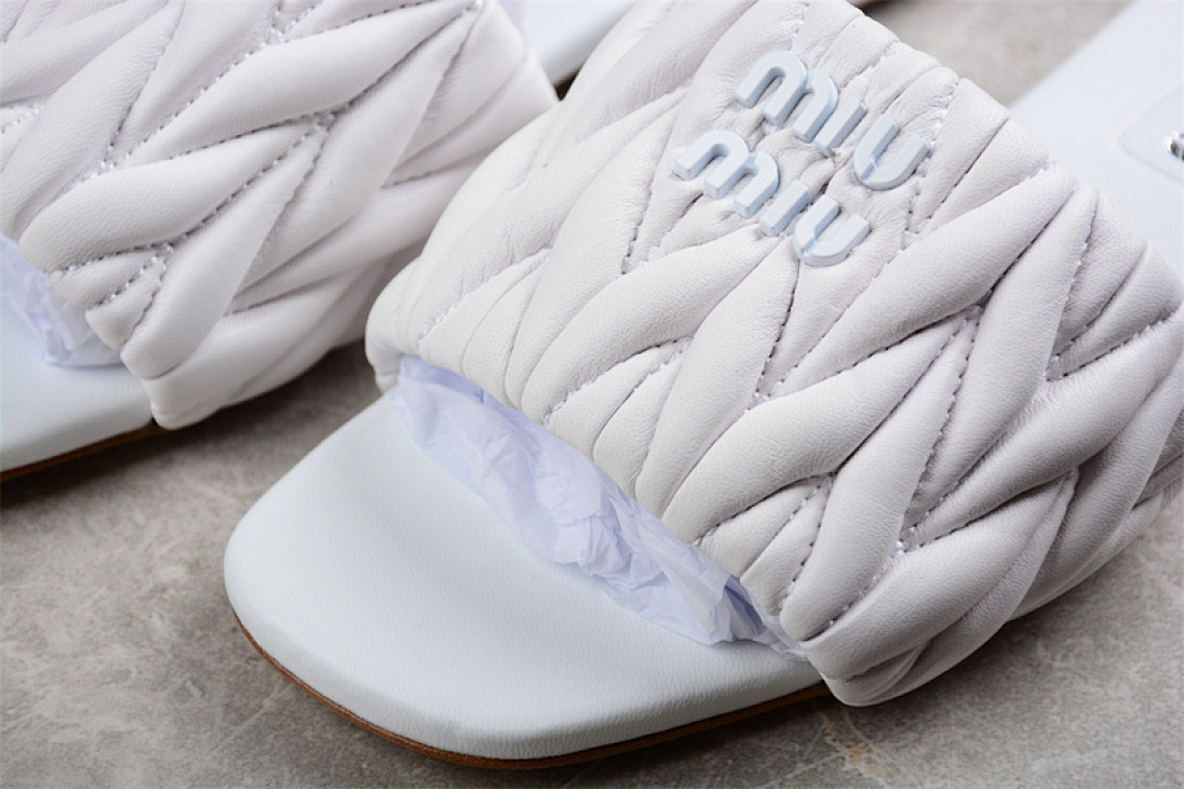 Unbranded [𝑴𝒊𝒖𝑴𝒊𝒖 SNGG WHITE]-[WOMAN:35-39] - Image 5