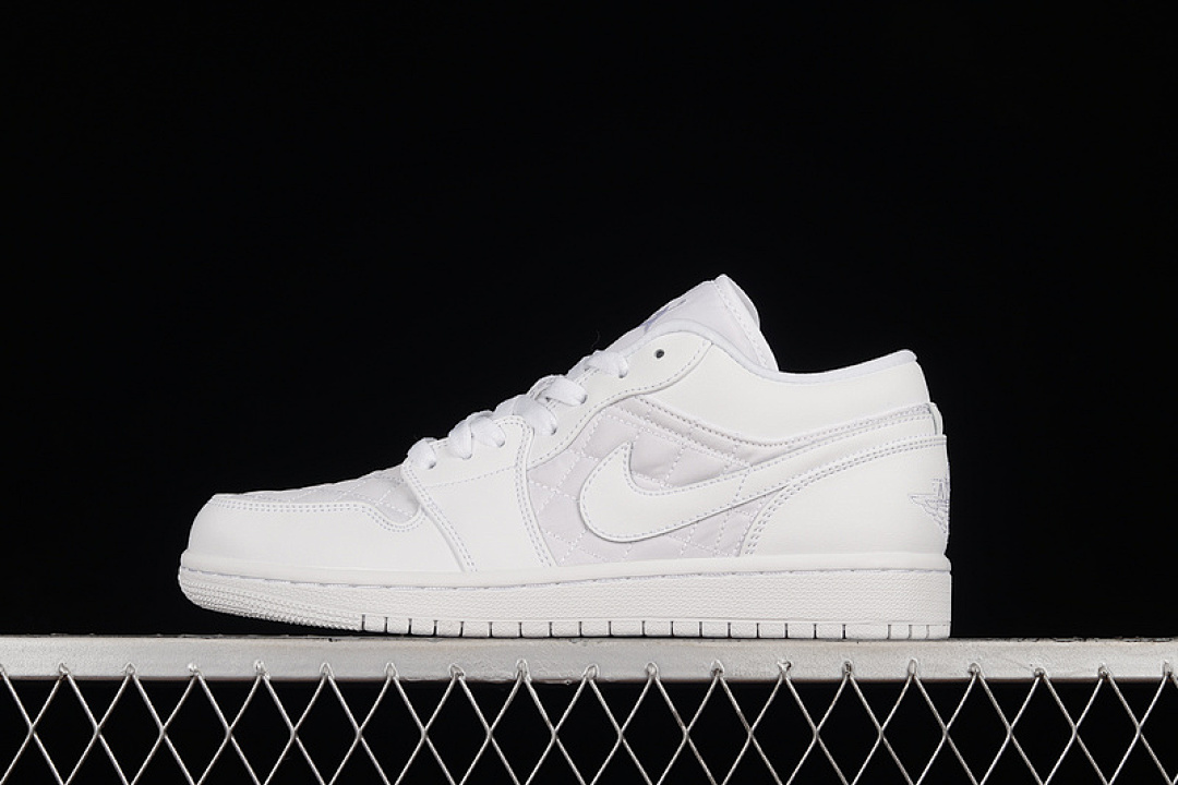 Jordan [DB6480-100]-[AIR JORDAN 1 LOW QUILTED WHITE/WHITE/WHITE]-[WOMAN:36-39]-[MAN:40-46], photo 1