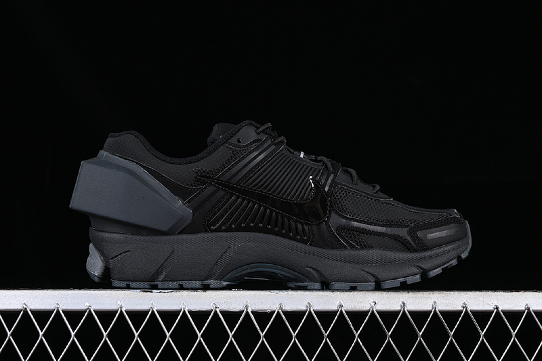Nike [AT3152-001]-[A COLD WALL ZOOM VOMERO 5 BLACK/GREY]-[WOMAN:36-39]-[MAN:40-45] - Image 2