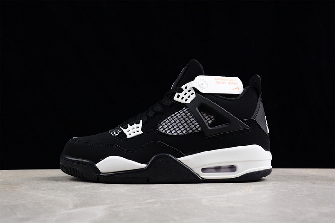 Jordan [DH6927-110]-[AIR JORDAN 4 RETRO WHITE/BLACK]-[WOMAN:36-39]-[MAN:40-47.5], photo 1