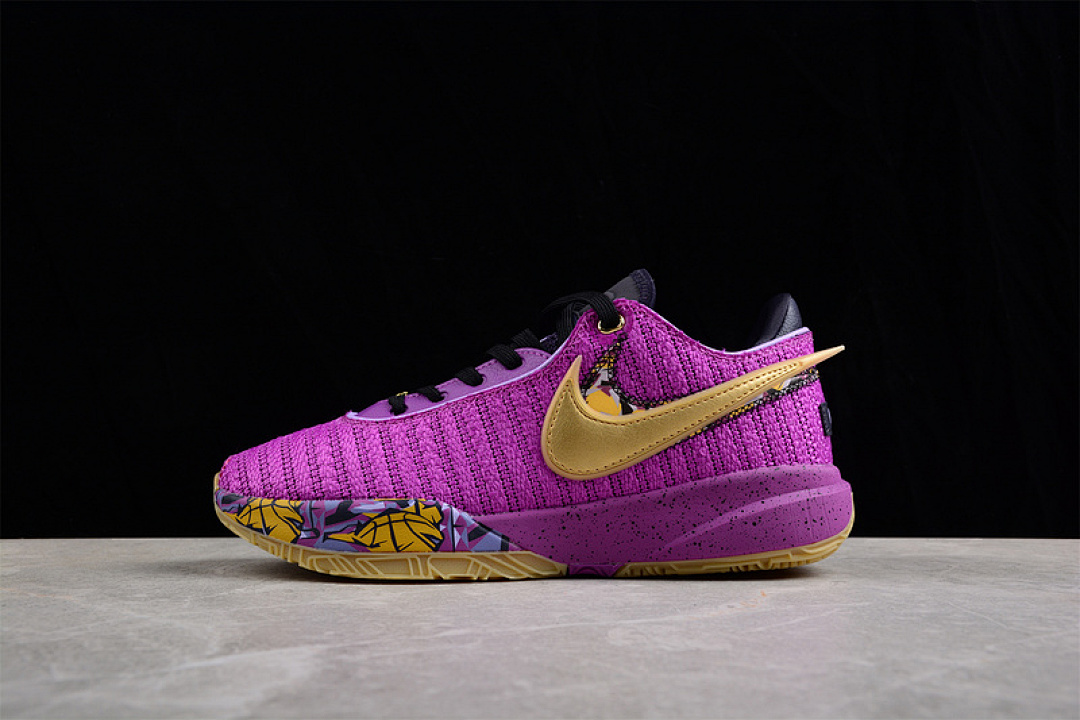 On Running On Running LEBRON 20 GS YOUNG HEIRS VIVID PURPLE/METALLIC GOLD/BLACK/CAVE PURPLE/LILAC · FD0207-500, photo 1