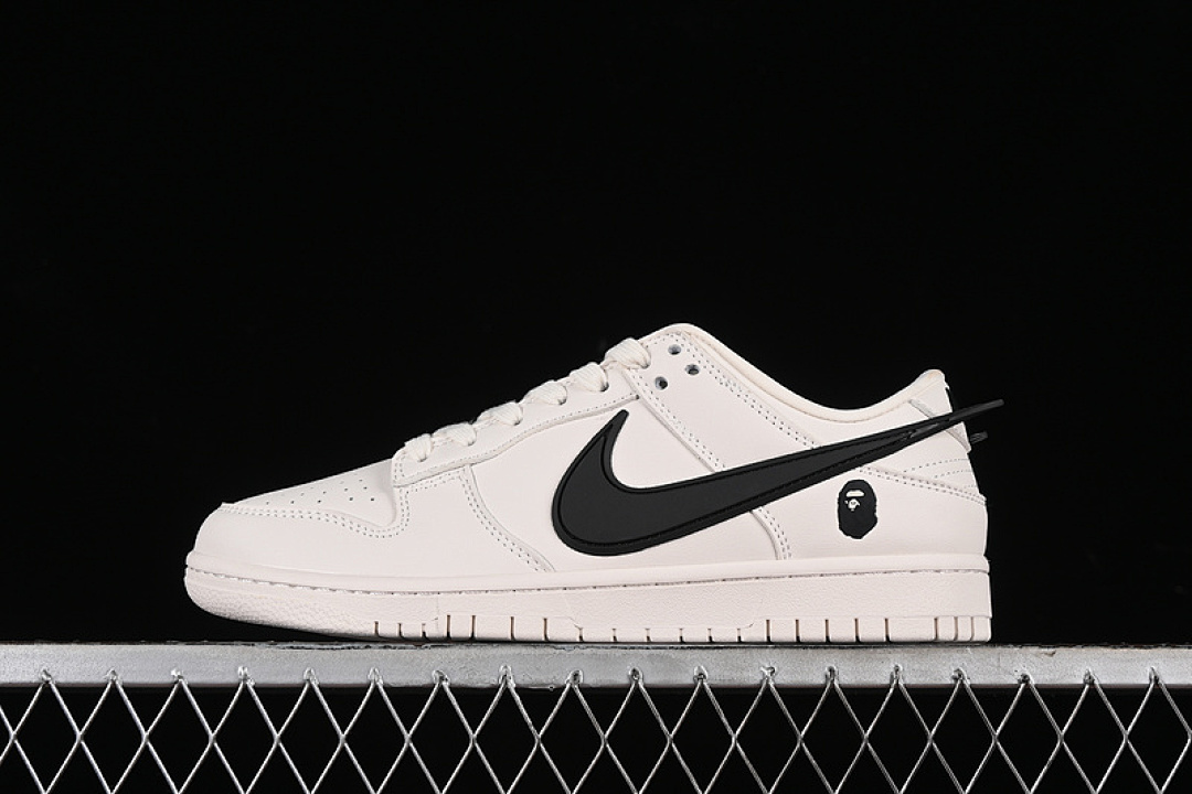 Bape [XX2025-998]-[SB DUNK LOW AMBUSH X BAPE OFF WHITE/BLACK]-[WOMAN:36-39]-[MAN:40-45], photo 1