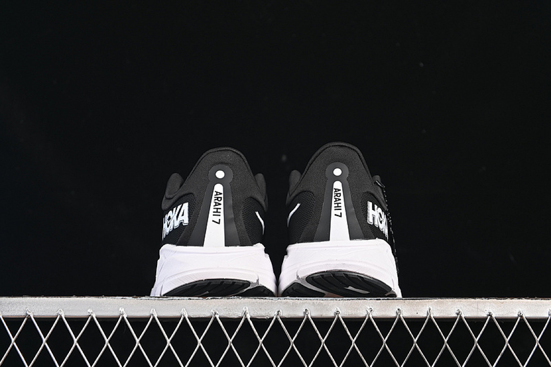 Hoka [1147890 BWHT]-[HOKA ARAHI 7 BLACK/WHITE]-[WOMAN:36-39]-[MAN:40-45] - Image 15