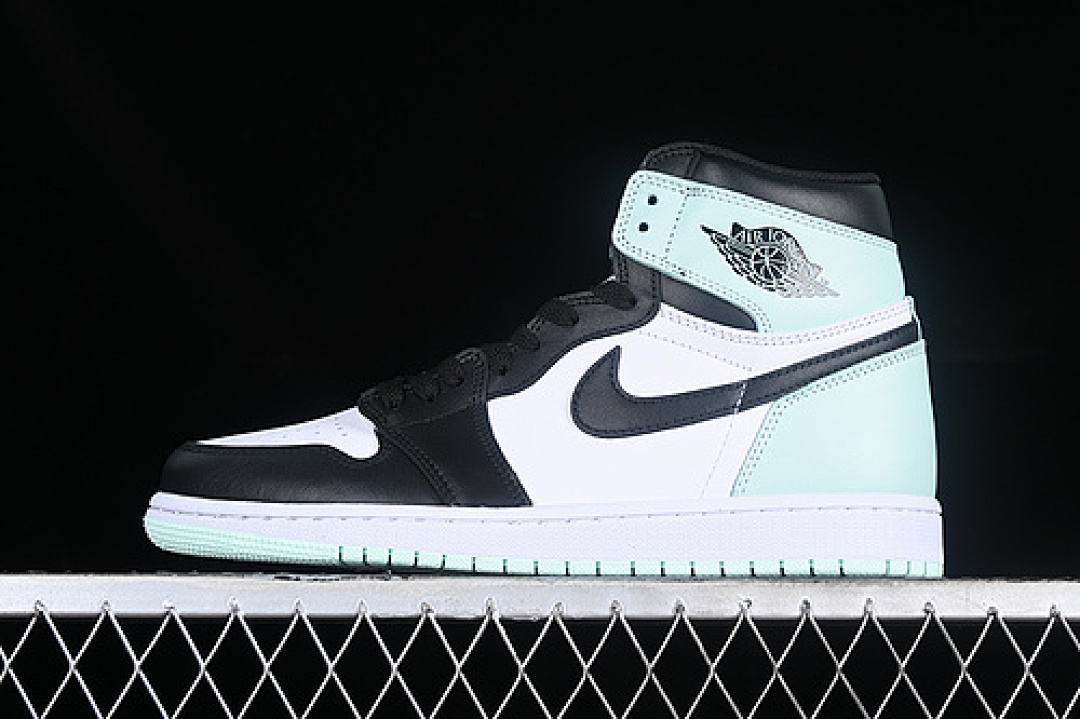 Jordan [861428-100]-[AIR JORDAN 1 RETRO HIGH OG IGLOO WHITE/IGLOO-BLACK]-[WOMAN:36-39]-[MAN:40-47.5], photo 1