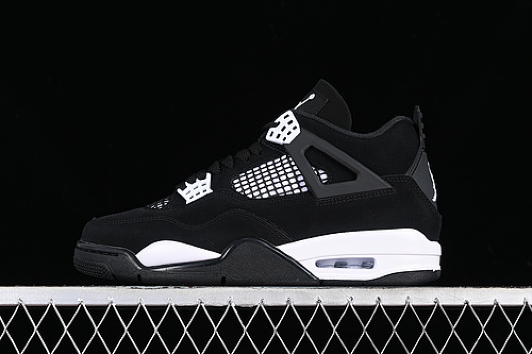 Jordan AIR Jordan 4 RETRO WHITE THUNDER BLACK/WHITE/BLACK · FQ8138-001, photo 1