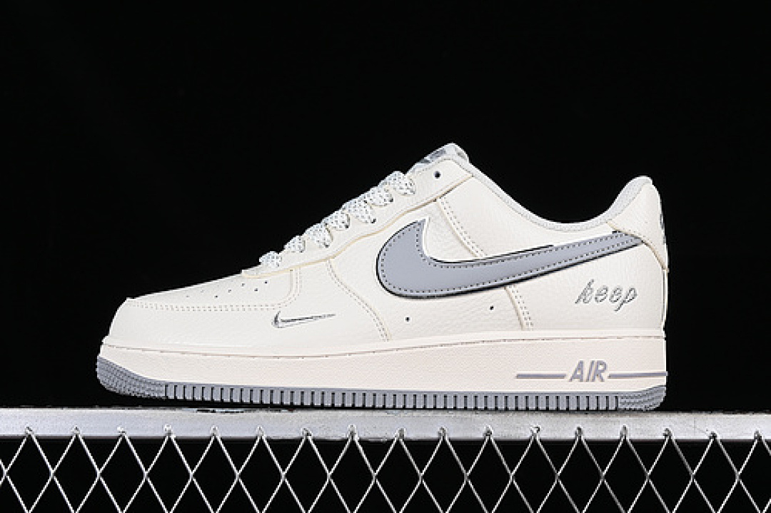 Nike [CW2288-111]-[AIR FORCE 1 07 LOW WHITE/GREY/SILVER]-[WOMAN:36-39]-[MAN:40-45], photo 1