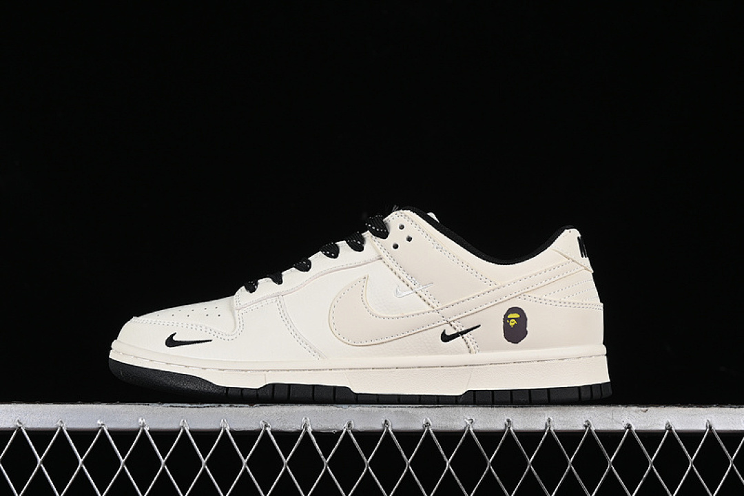Bape [XD6188-037]-[SB DUNK LOW BAPE OFF WHITE/BLACK]-[WOMAN:36-39]-[MAN:40-45], photo 1