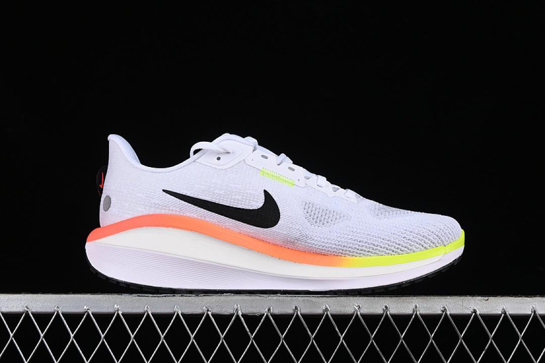 Nike [HF4914-100]-[AIR ZOOM VOMERO 17 WHITE/BRIGHT CRIMSON/VOLT/BLACK]-[MAN:39-46] - Image 16