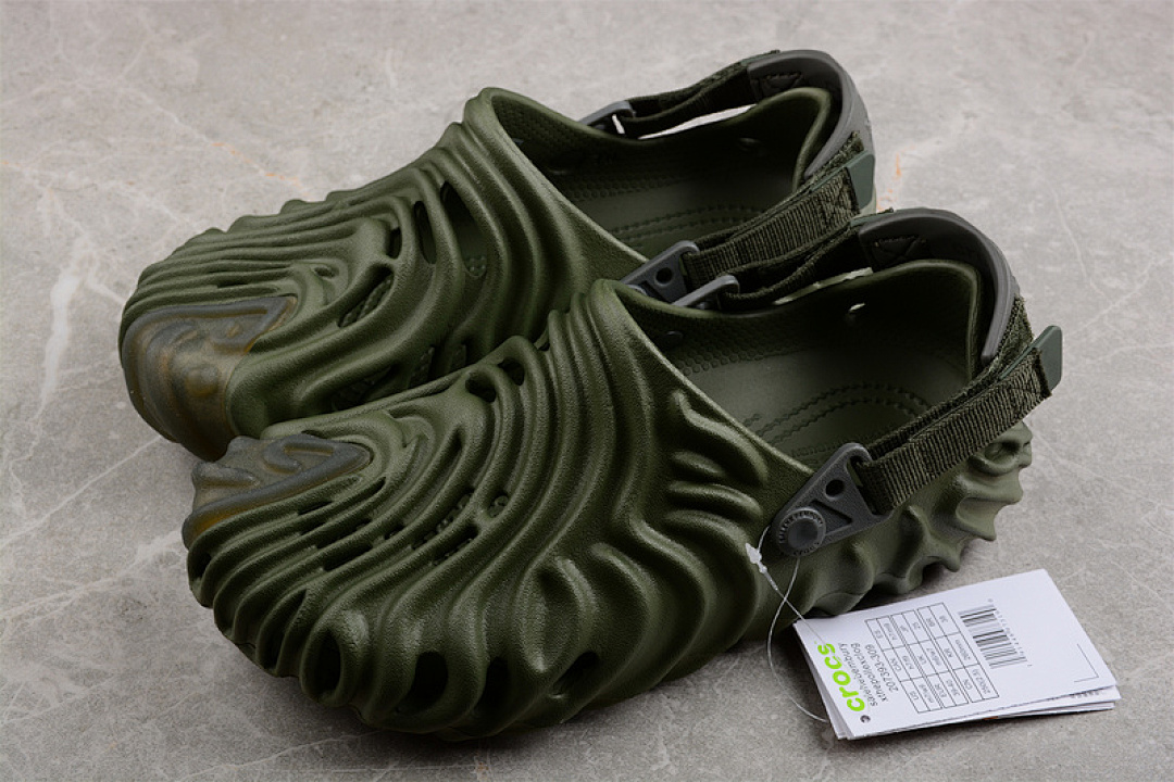 Crocs [SALEHE BEMBURY X CROCS POLLE CLOG ARMY GREEN/ARMY GREEN]-[UNISEX SIZE:36-47] - Image 9