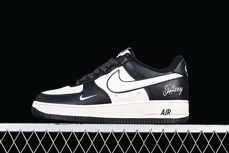 Nike Nike AIR FORCE 1 07 LOW WHITE/BLACK · AE1686-003, photo 1