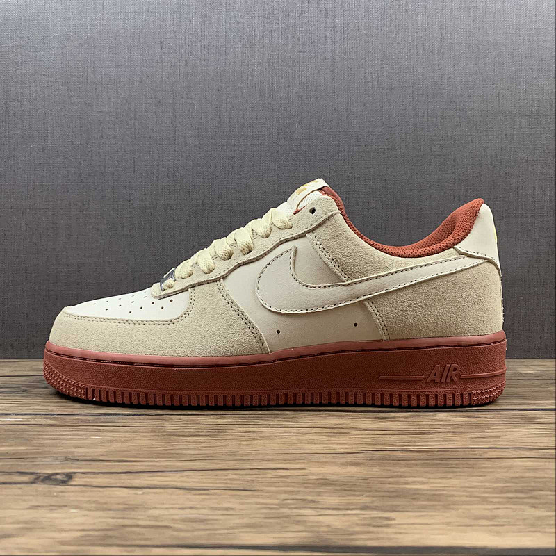 Nike Nike AIR FORCE 1 LOW 07 SE BEIGE/WHITE/BROWN-GOLD · AA1391-111, photo 1