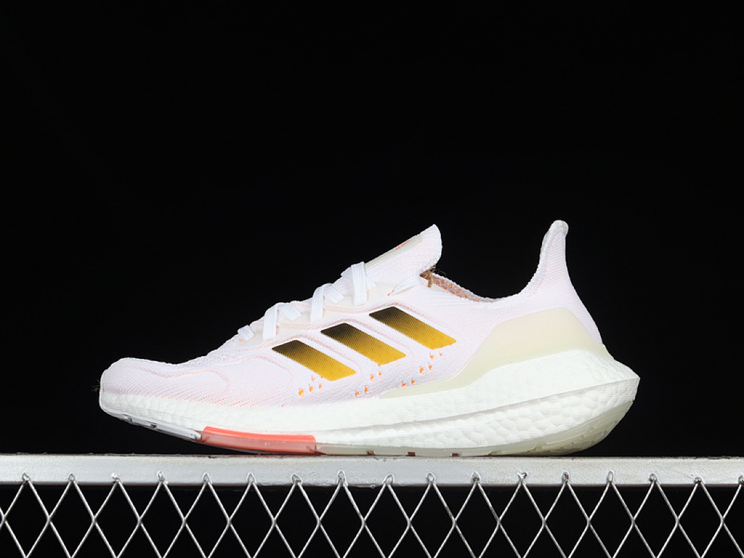 ULTRABOOST 22 HEAT.RDY SHOES CLOUD WHITE/CORE BLACK/TURBO · GX8057, photo 1