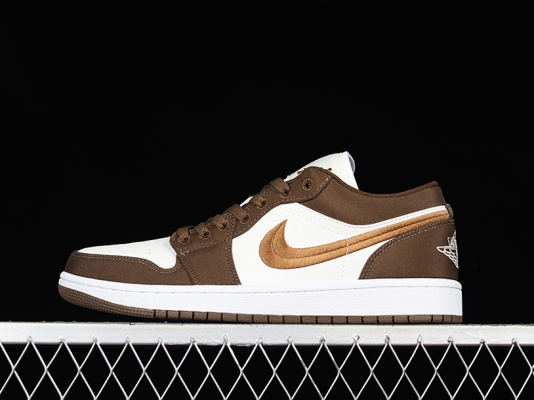 Jordan [DV0426-301]-[AIR JORDAN 1 LOW SE LIGHT OLIVE/SAIL-WHITE]-[WOMAN:36-39]-[MAN:40-47.5], photo 1