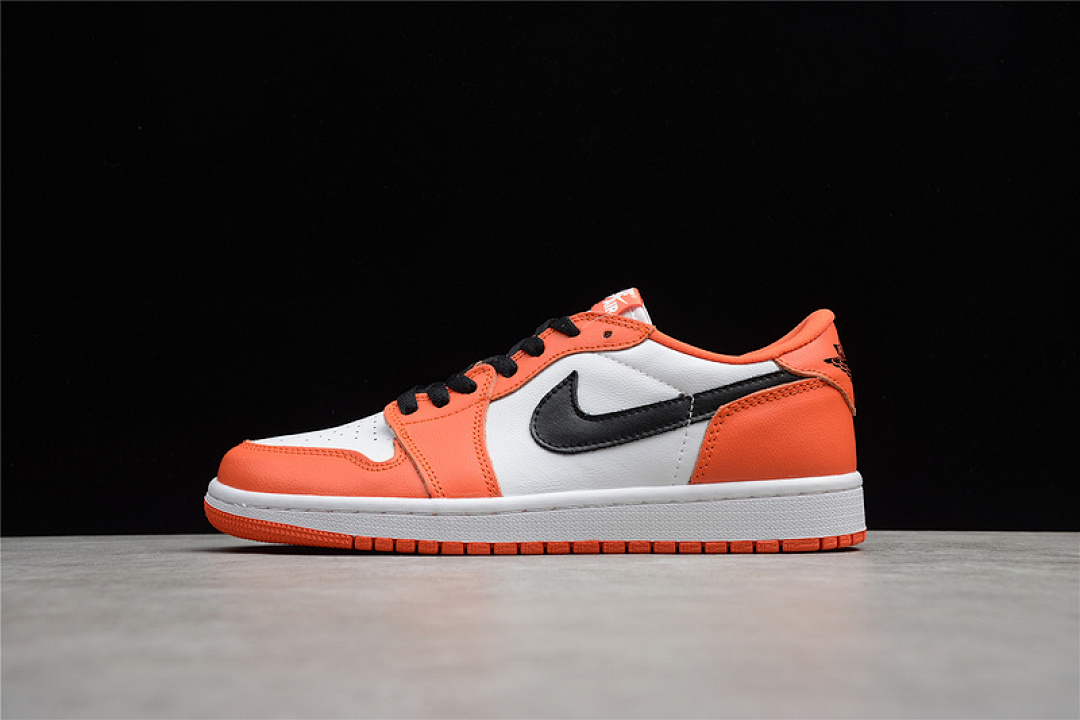 Jordan AIR Jordan 1 LOW OG STARFISH/WHITE/BLACK · CZ0790-801, photo 1