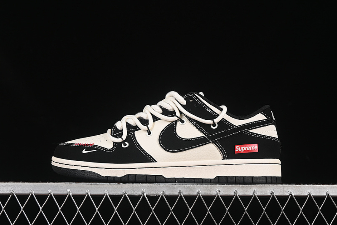 Nike SB DUNK LOW SUP WHITE/BLACK · YX5066-280, photo 1